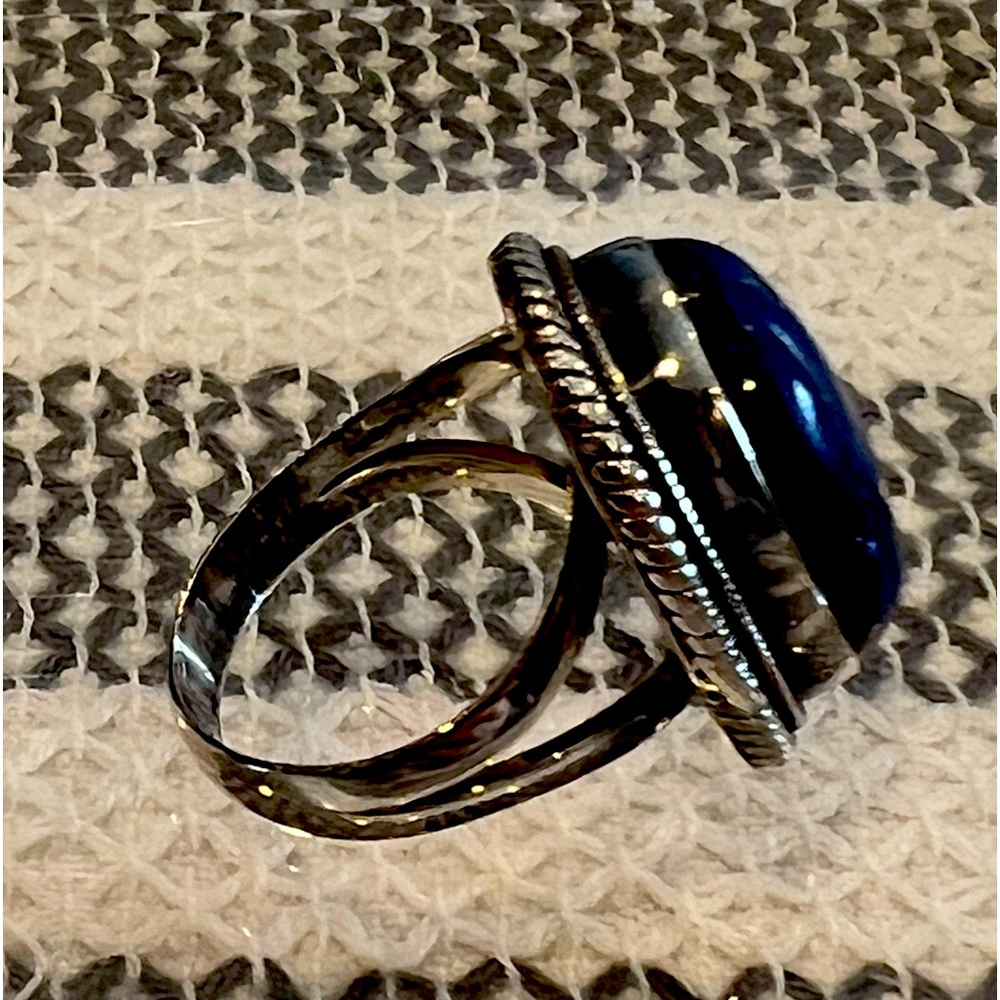 Lapis and silver ring size 8. Excellent condition approximately 2.5 cm